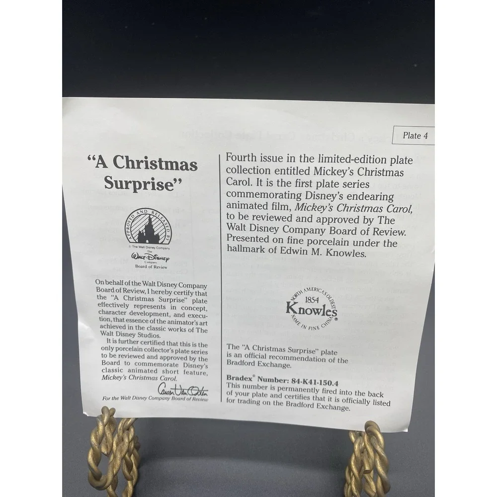 A Christmas Suprise Mickey's Christmas Carol‎ Plate
